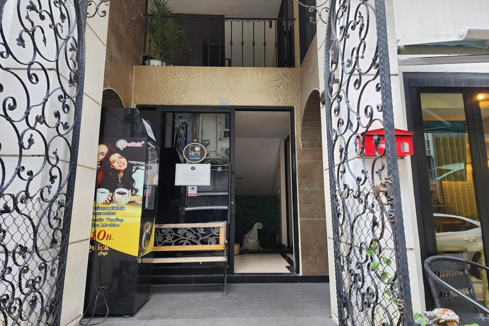 Bnb98 Silom Hotel Bangkok Luaran gambar