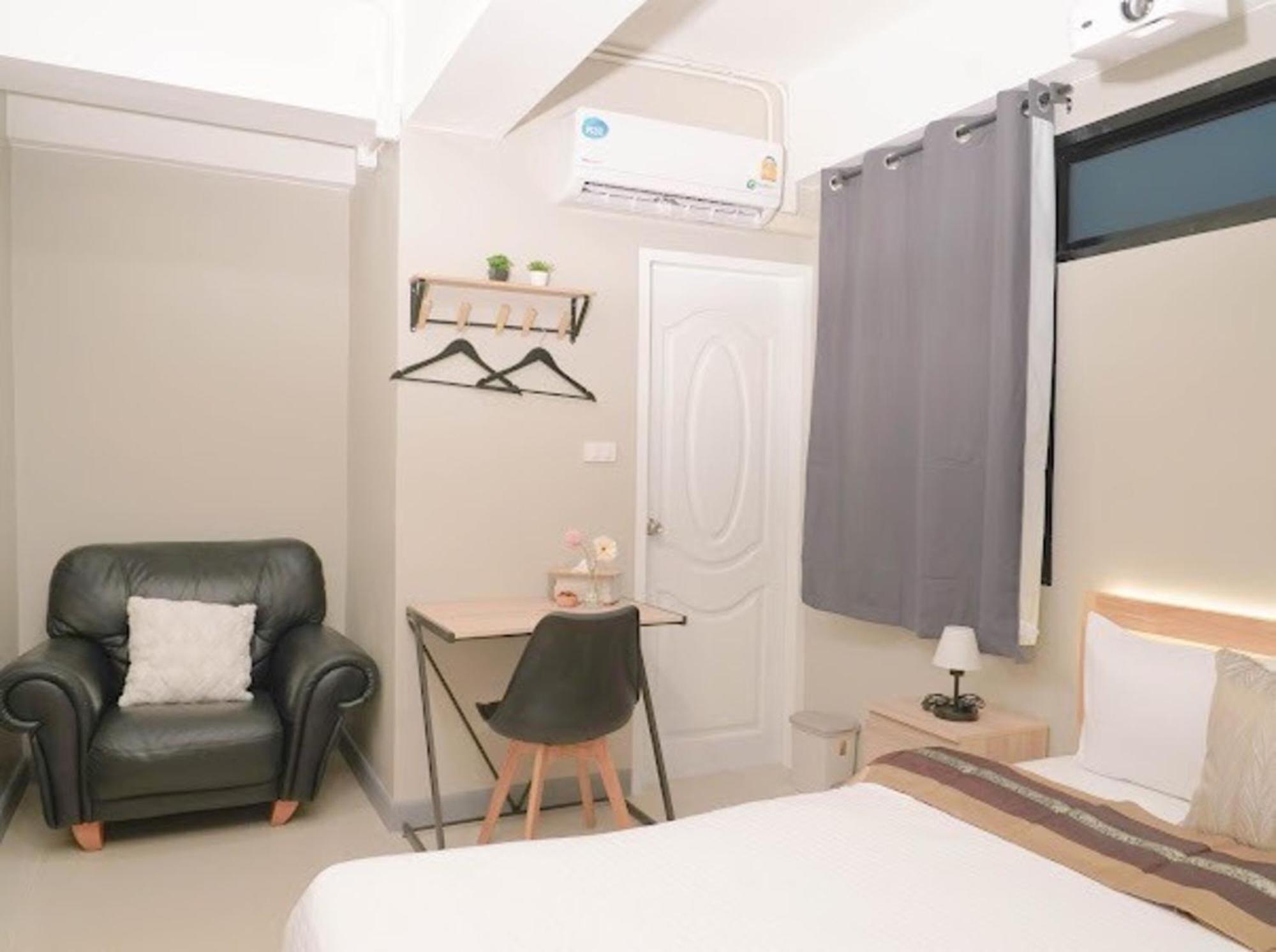 Bnb98 Silom Hotel Bangkok Luaran gambar