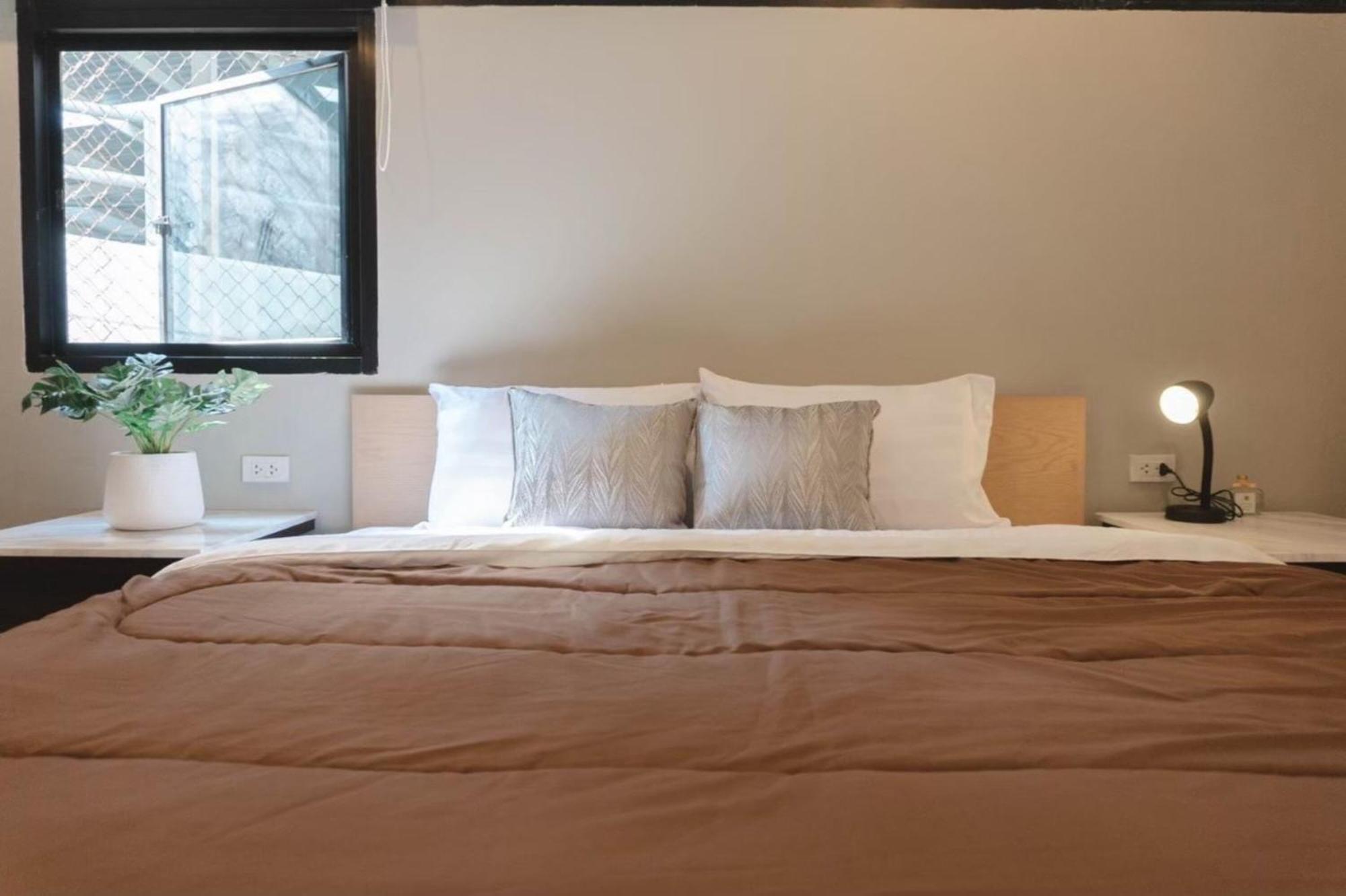 Bnb98 Silom Hotel Bangkok Luaran gambar